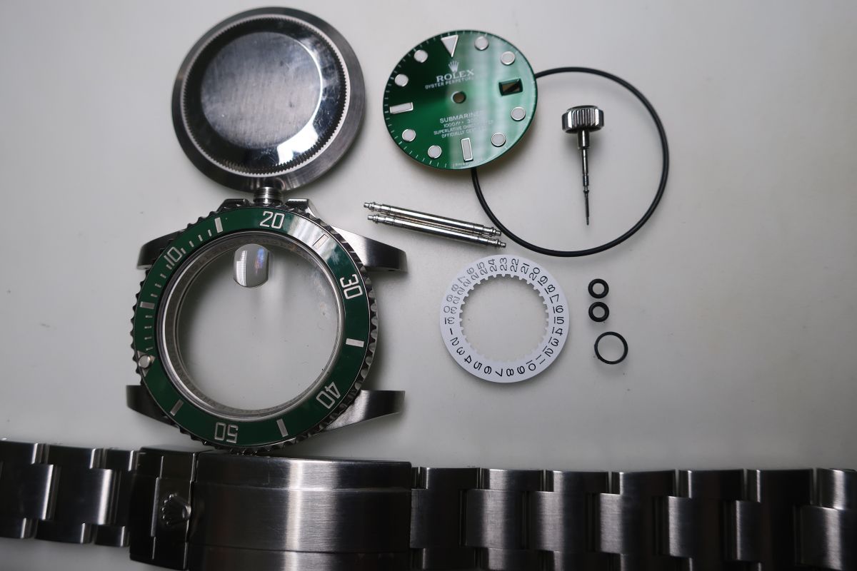 Révision Rolex Submariner Hulk - Atelier Sanders - Cannes (06) Révision Rolex Submariner Hulk - Atelier Sanders - Cannes (06)