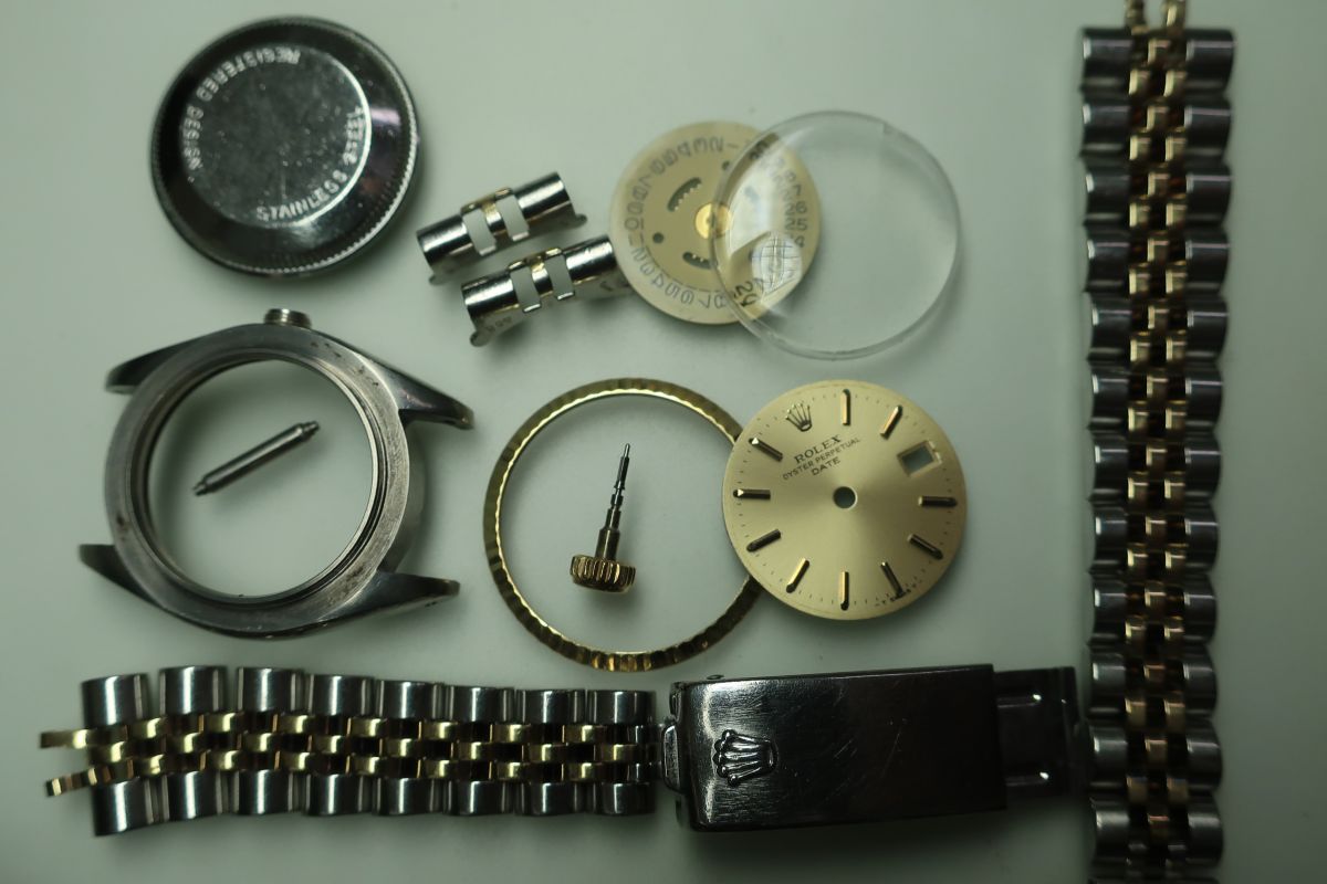 Révision Rolex Datejust lady or-acier 6917 - Atelier Sanders - Cannes (06) Révision Rolex Datejust lady or-acier 6917 - Atelier Sanders - Cannes (06)
